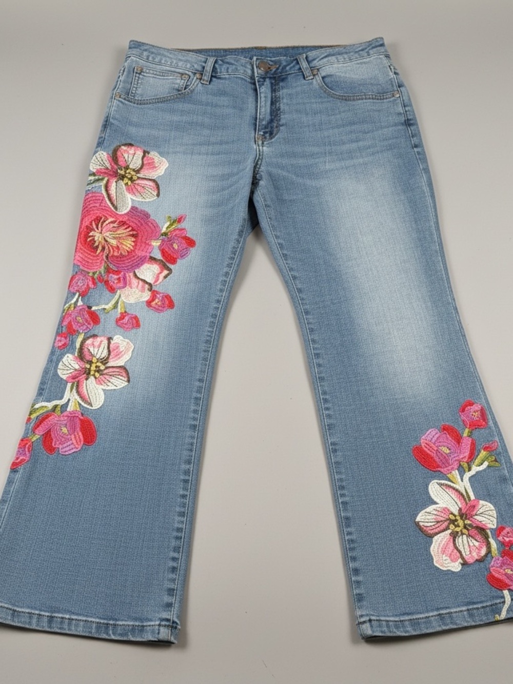V. Cristina Light Blue Women's Ankle Jeans with Pink Floral Embroidery - size 12
